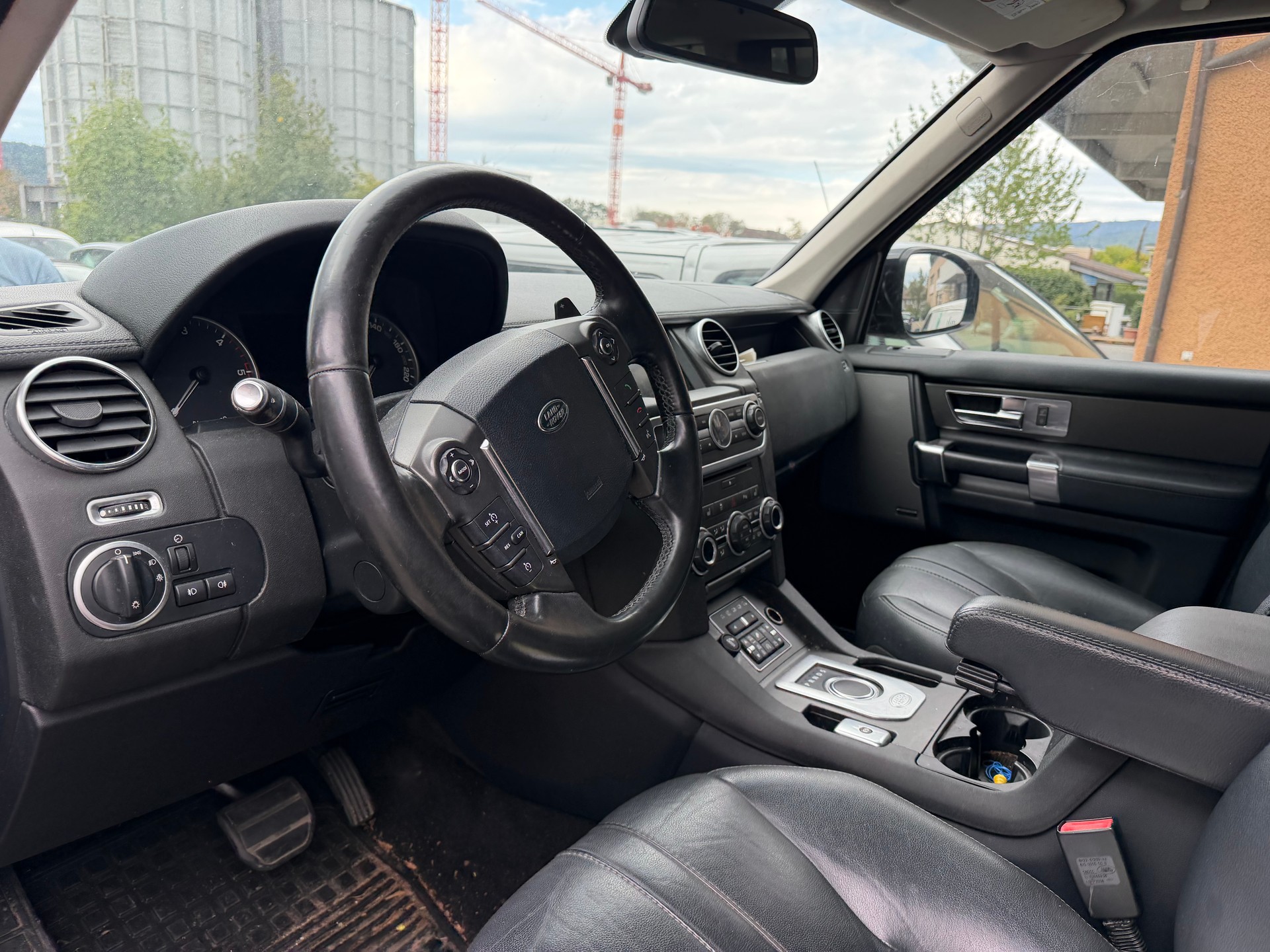 LAND ROVER Discovery 3.0 SDV6 HSE Automatic-image-4