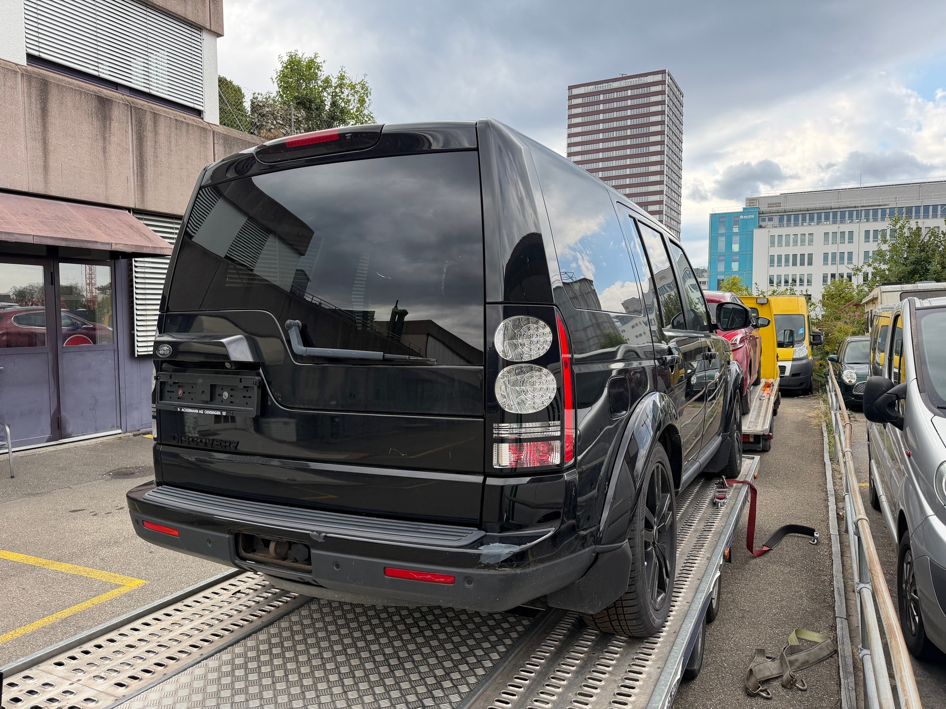 LAND ROVER Discovery 3.0 SDV6 HSE Automatic-image-3