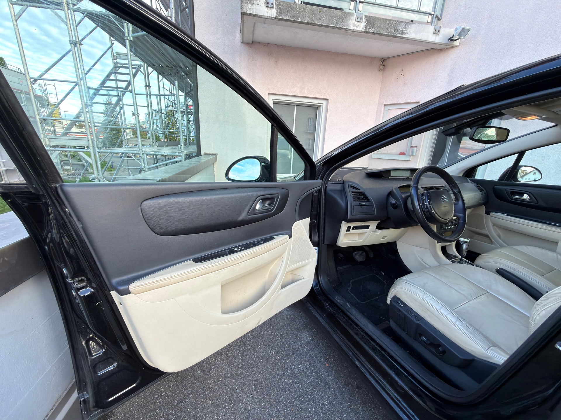 CITROEN C4 Berline 1.6i 16V VTR-image-7