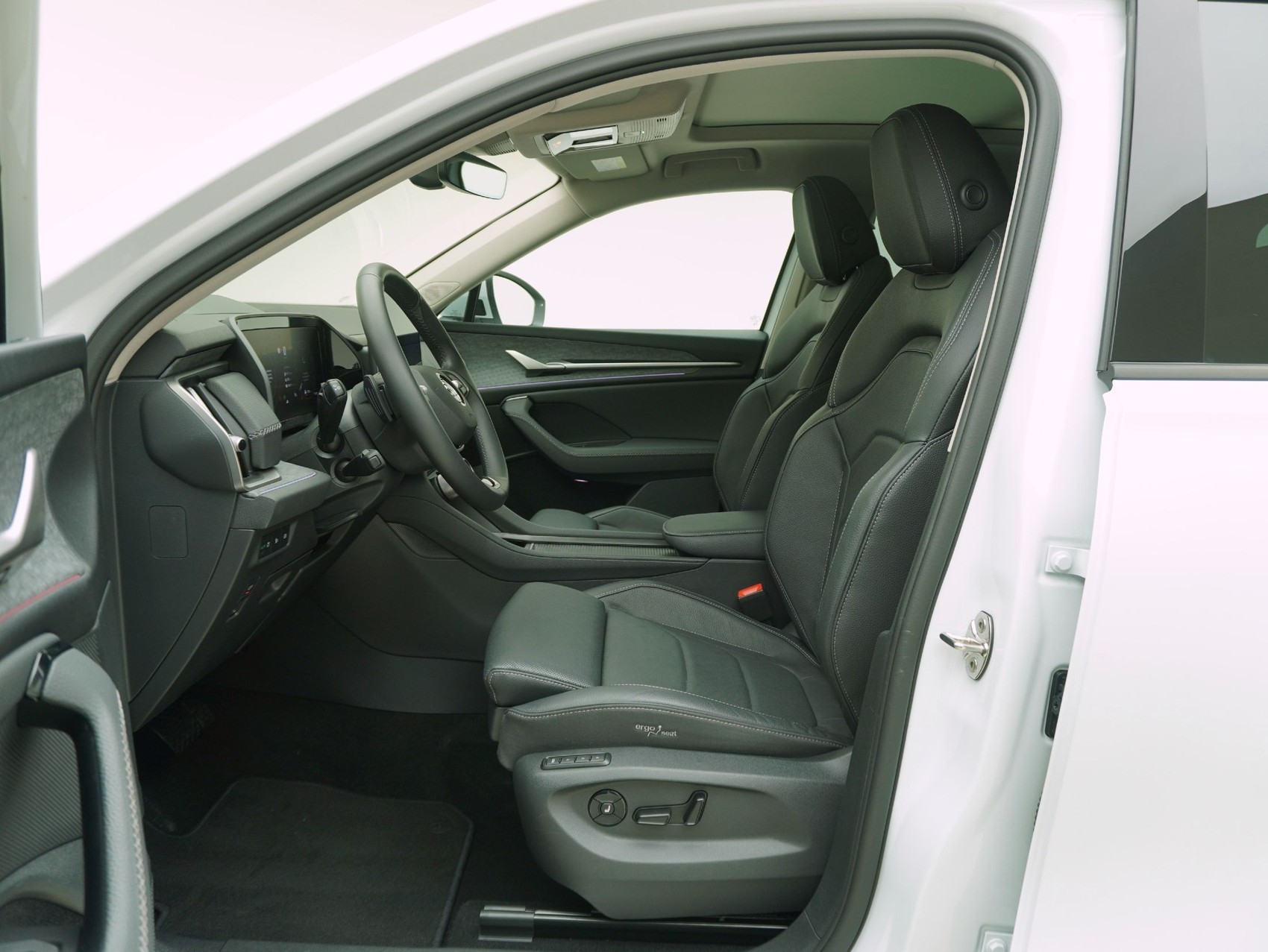 SKODA Kodiaq 2.0 TDI DSG Selection Suite 4WD-image-9