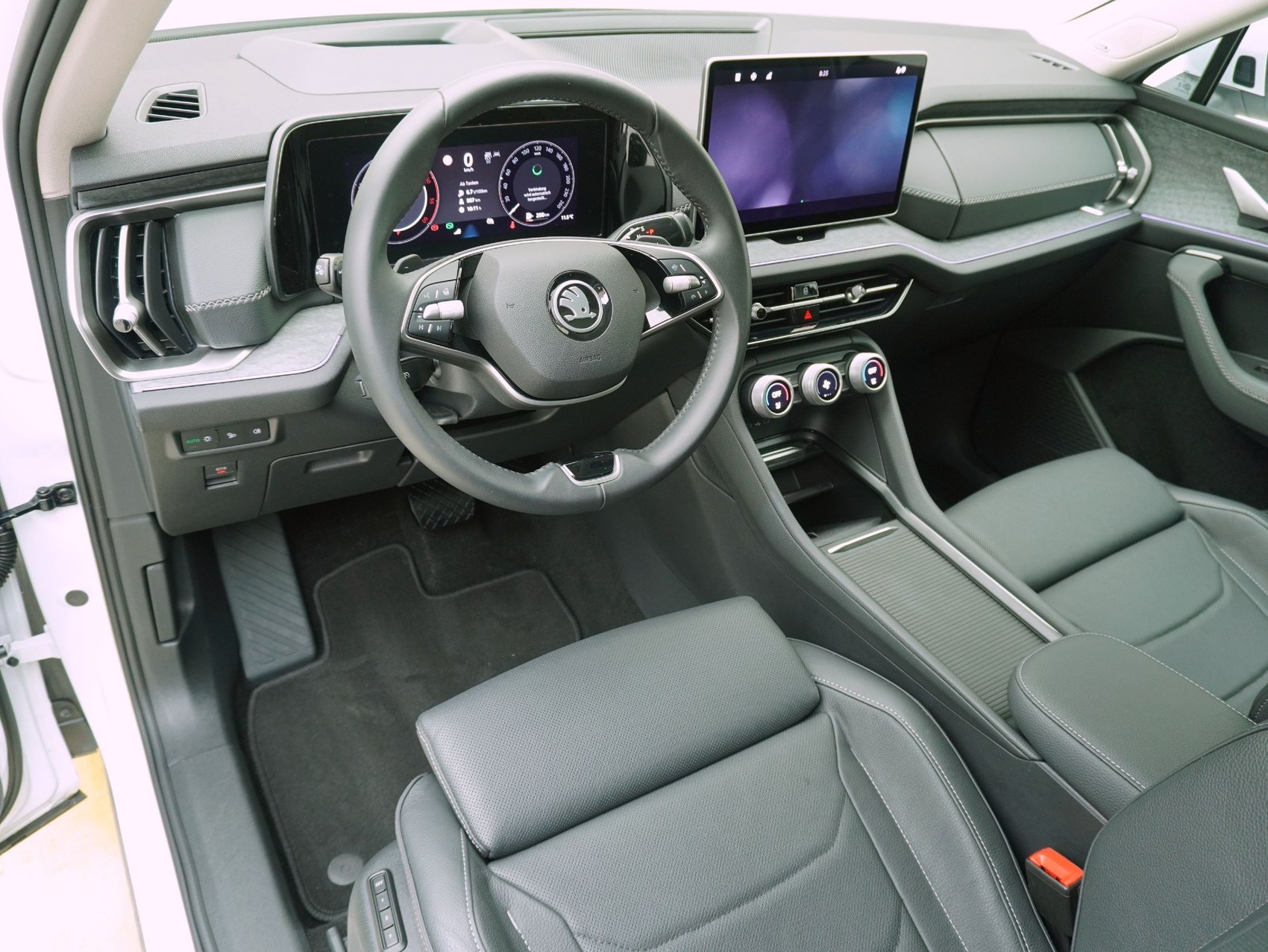 SKODA Kodiaq 2.0 TDI DSG Selection Suite 4WD-image-10