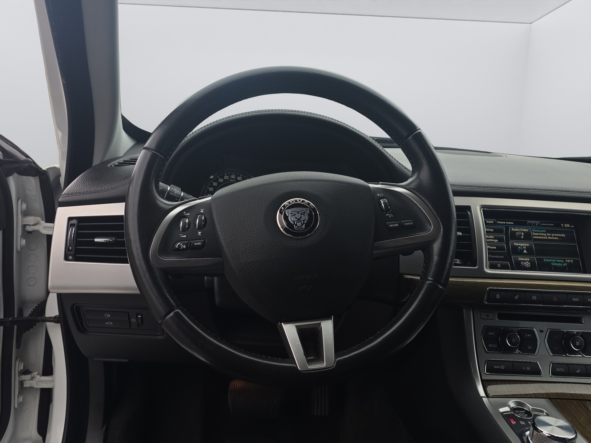 JAGUAR XF 2.2d R-Sport-image-9