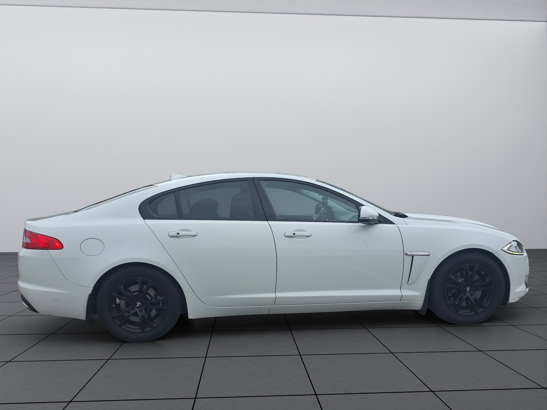 JAGUAR XF 2.2d R-Sport-image-6