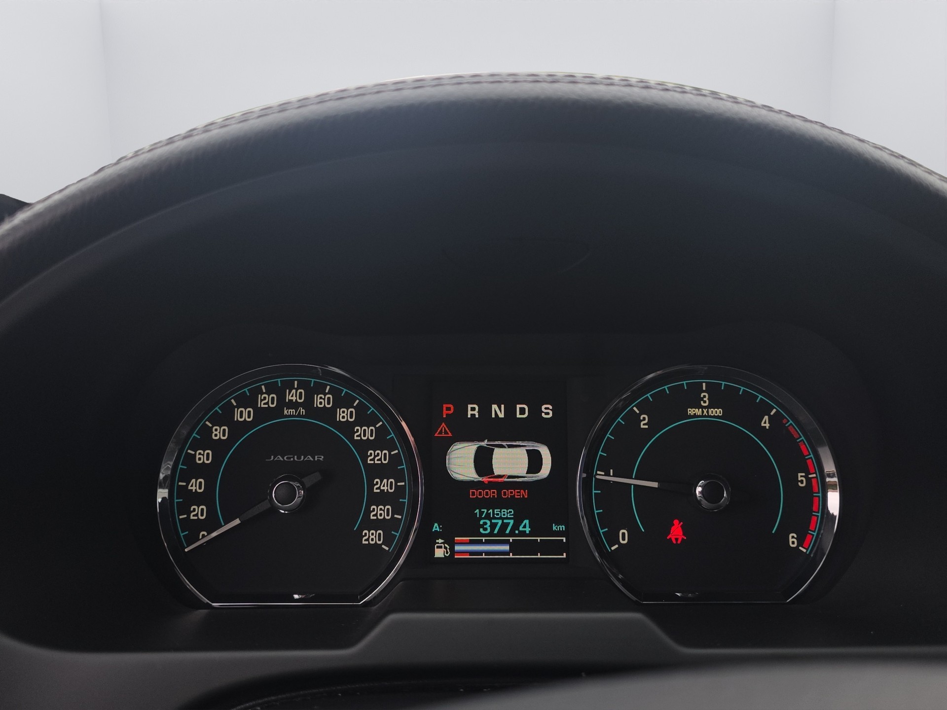 JAGUAR XF 2.2d R-Sport-image-10