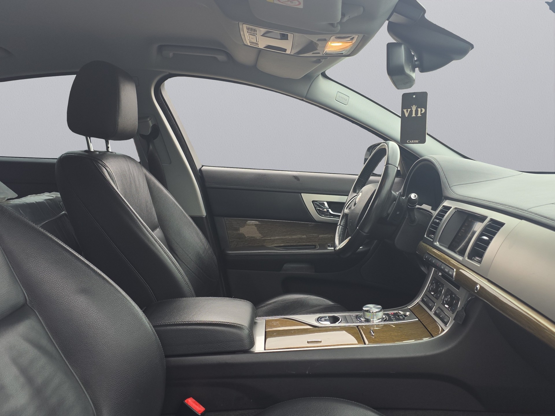 JAGUAR XF 2.2d R-Sport-image-15