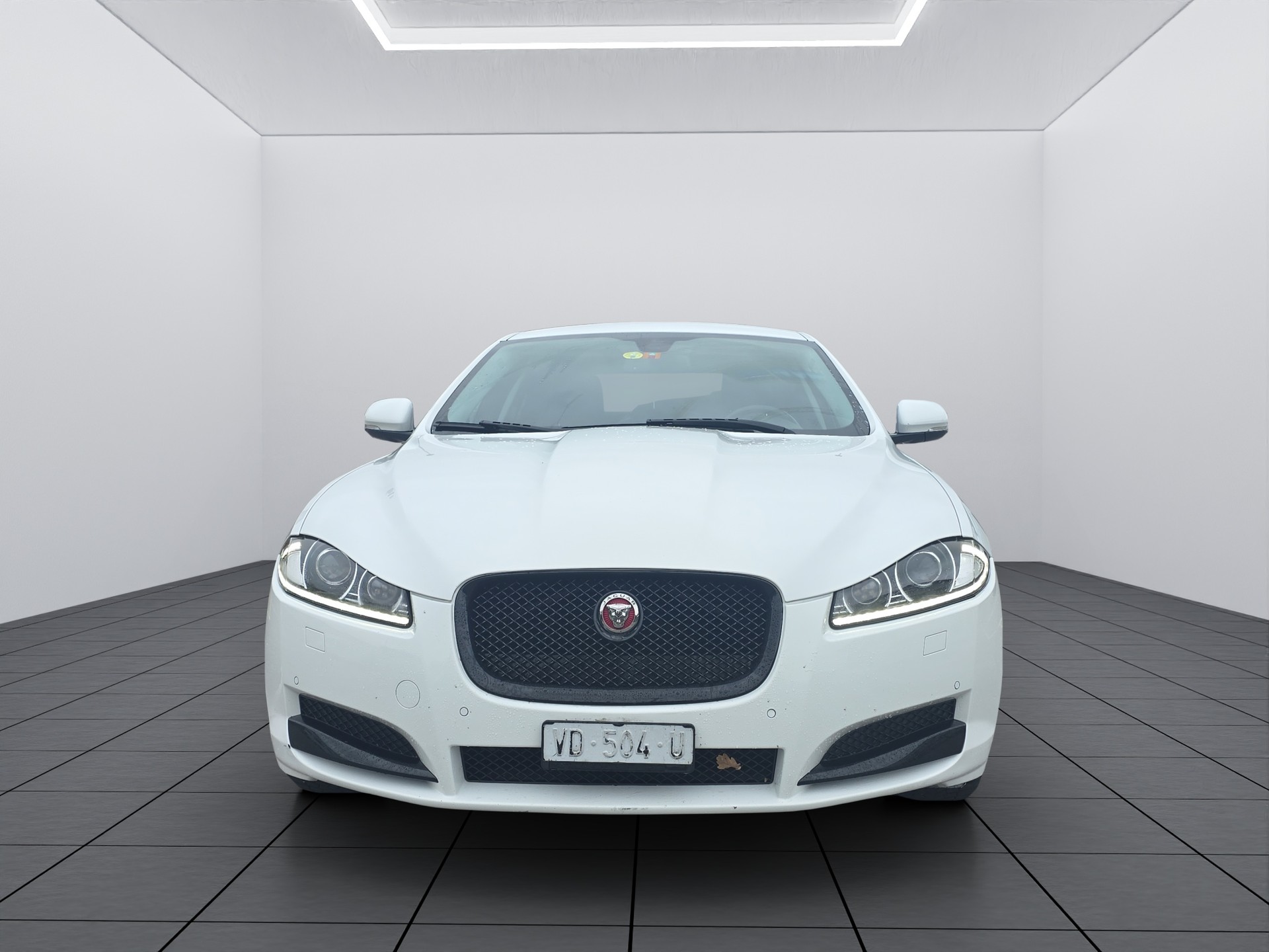 JAGUAR XF 2.2d R-Sport-showroom-element-2