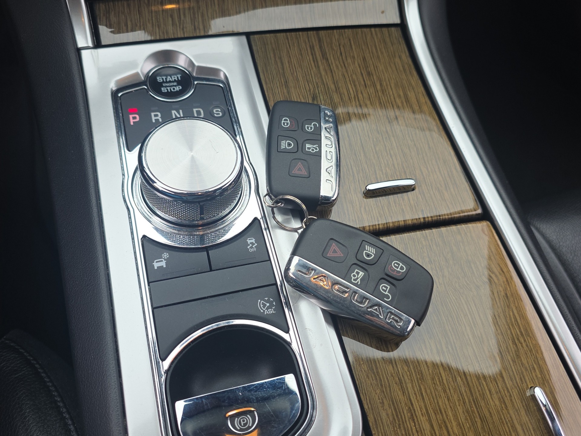 JAGUAR XF 2.2d R-Sport-image-20