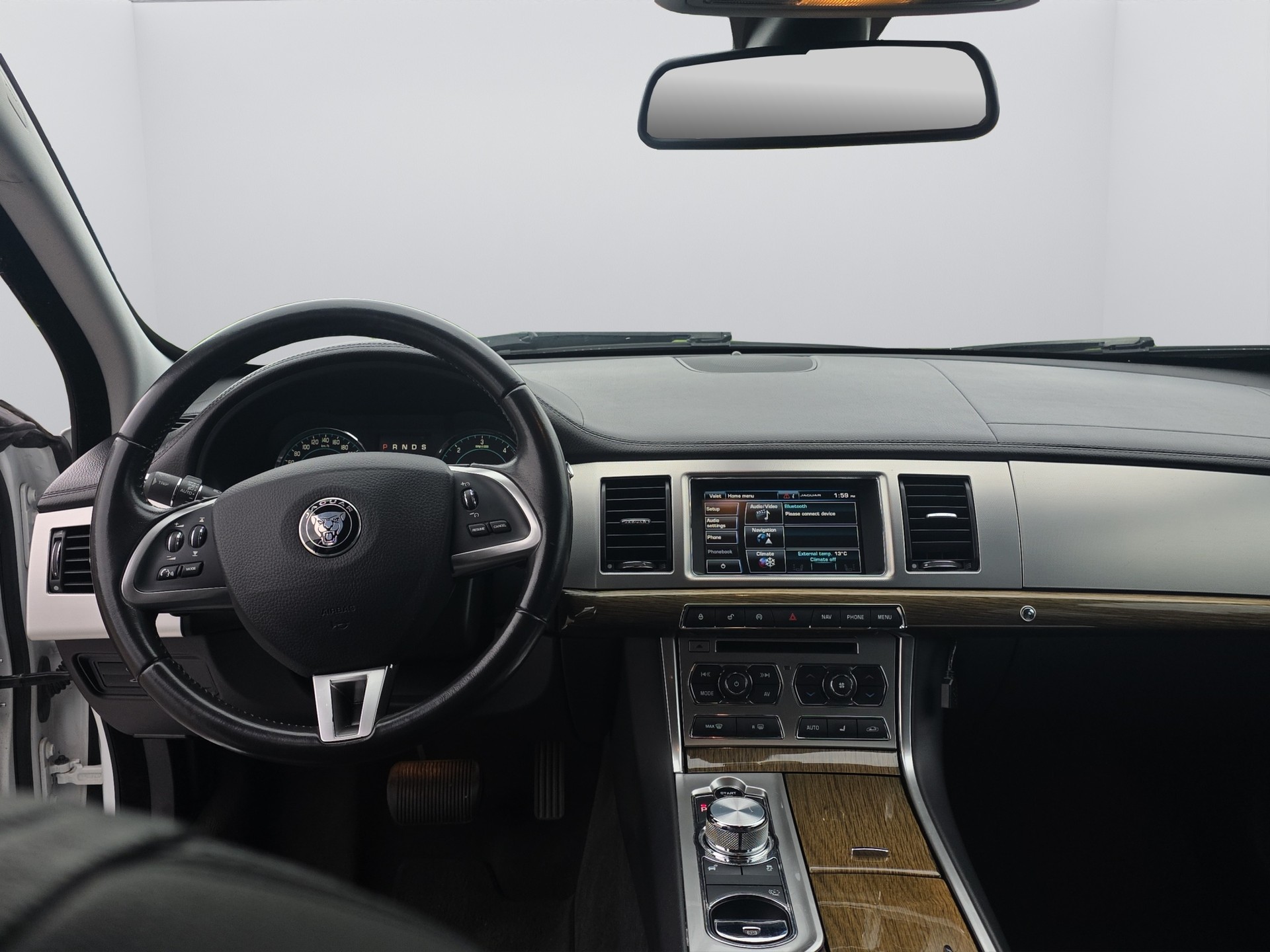 JAGUAR XF 2.2d R-Sport-image-12