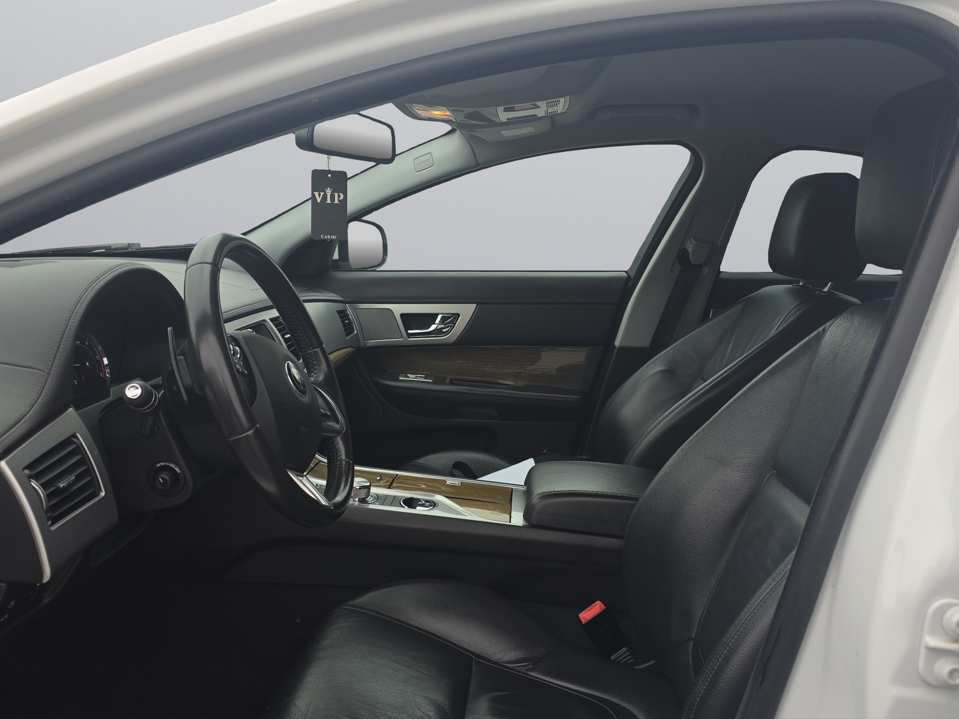 JAGUAR XF 2.2d R-Sport-image-8