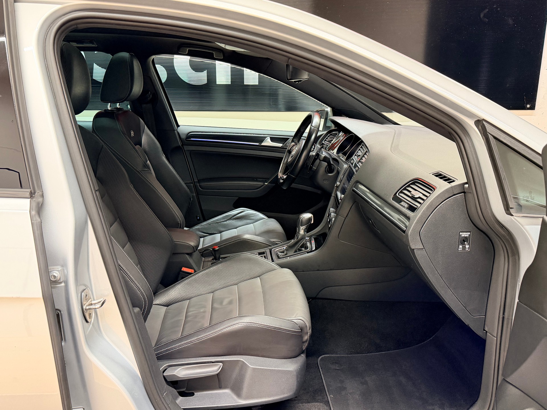 VW Golf Variant 2.0 TSI R 4 Motion DSG-image-19