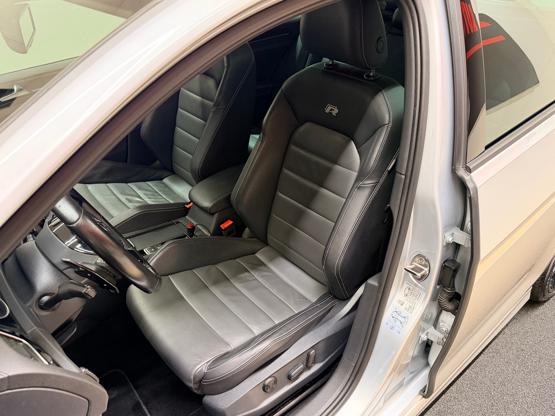 VW Golf Variant 2.0 TSI R 4 Motion DSG-image-13