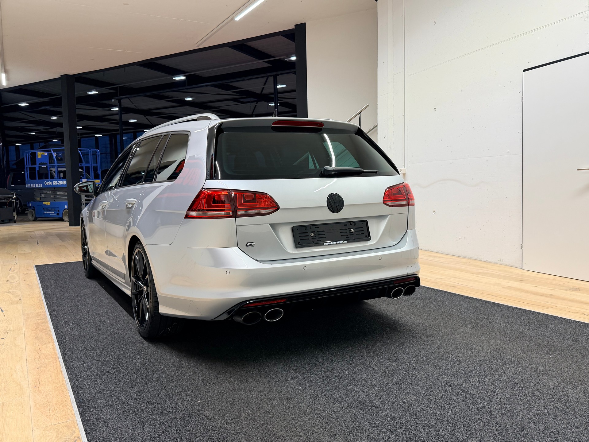 VW Golf Variant 2.0 TSI R 4 Motion DSG-image-7