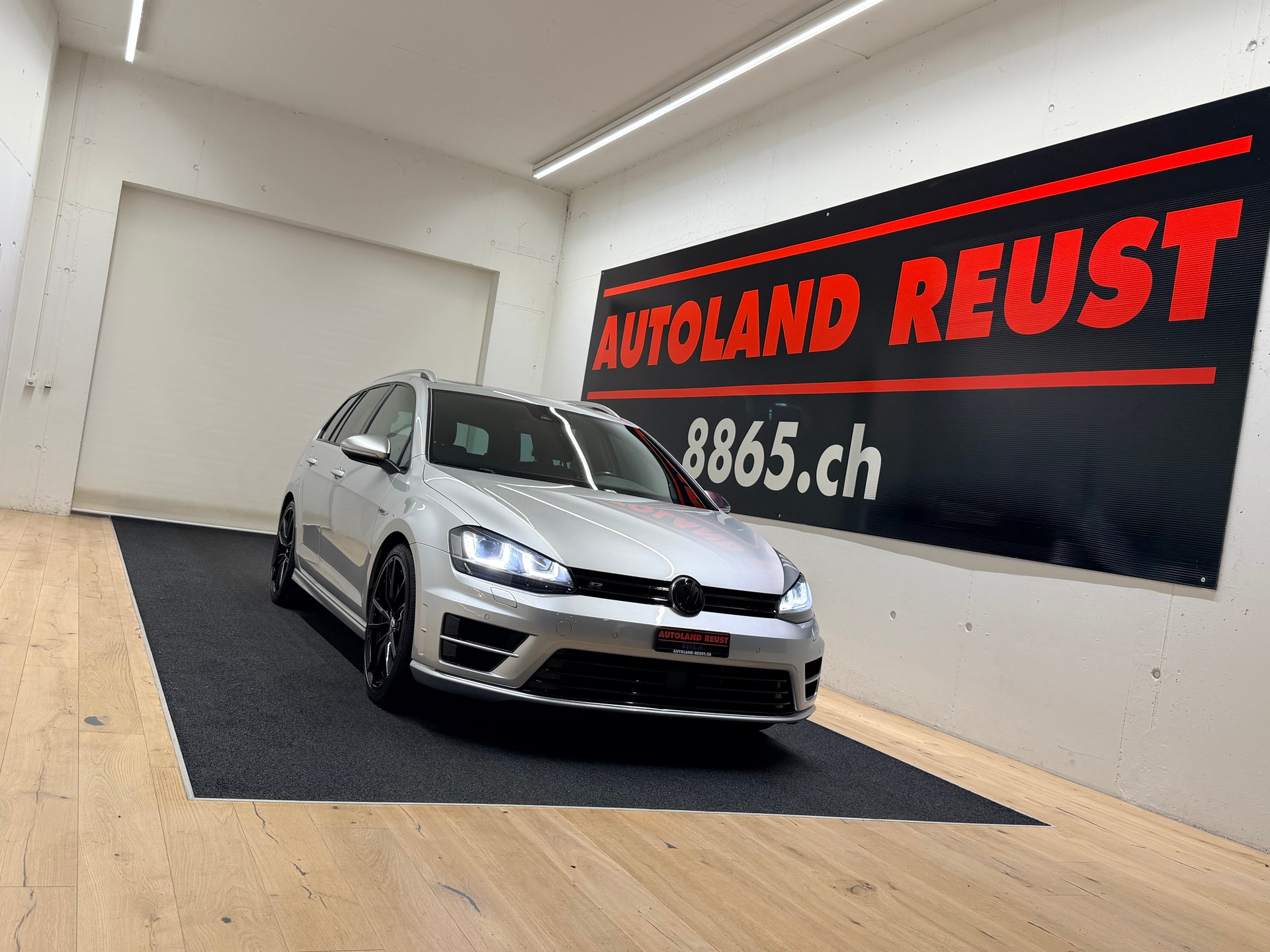 VW Golf Variant 2.0 TSI R 4 Motion DSG-image-0