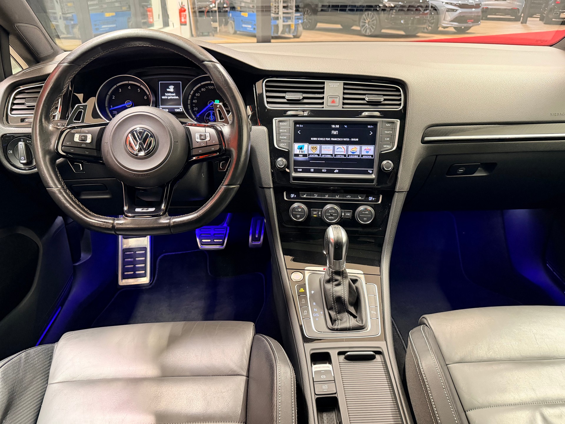 VW Golf Variant 2.0 TSI R 4 Motion DSG-image-16