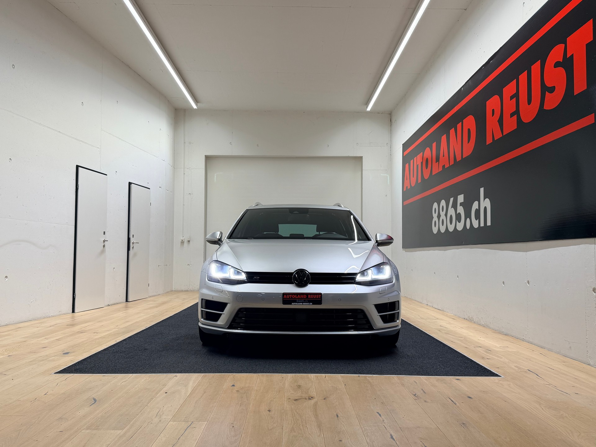 VW Golf Variant 2.0 TSI R 4 Motion DSG-image-1