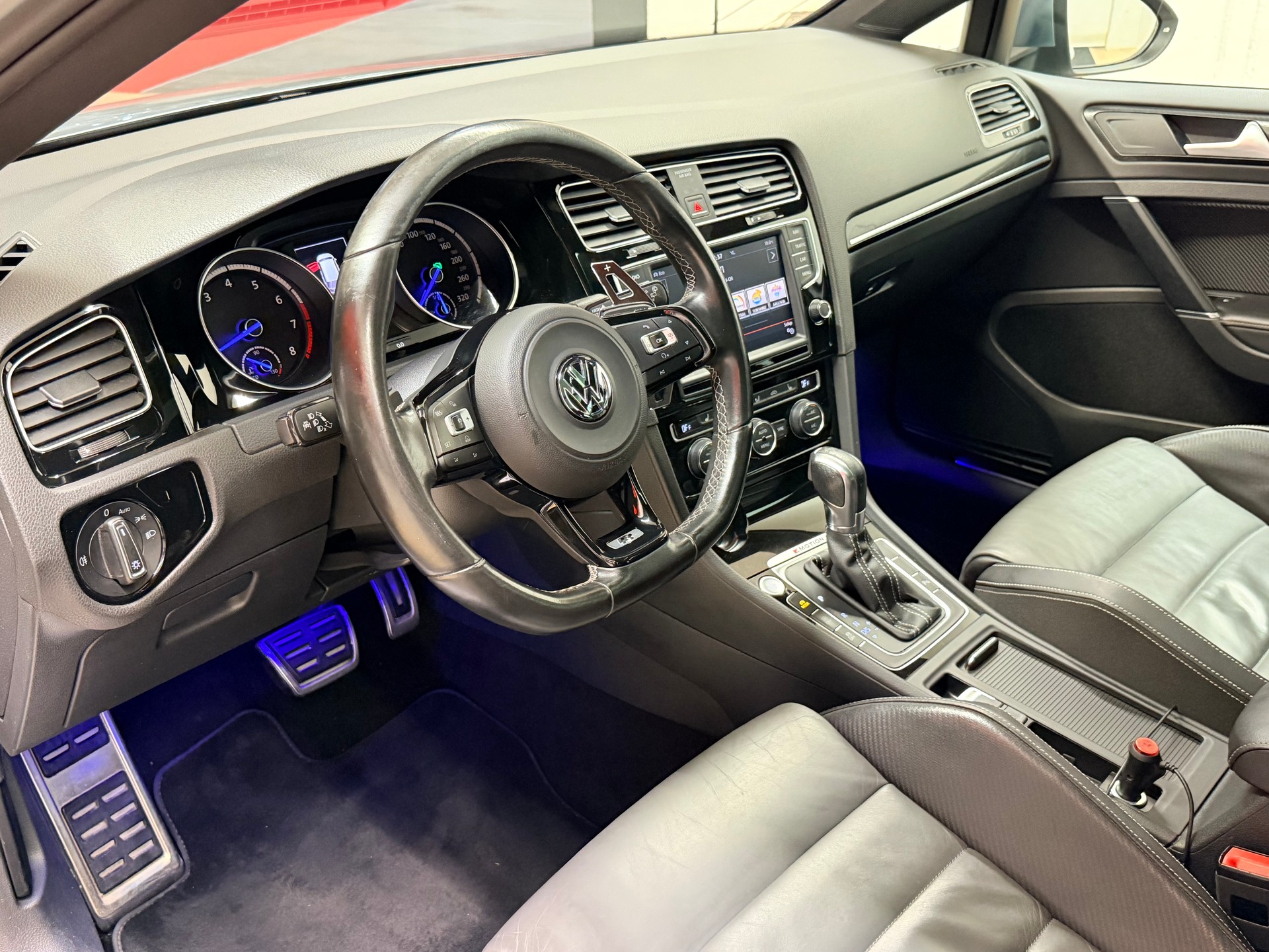 VW Golf Variant 2.0 TSI R 4 Motion DSG-image-10