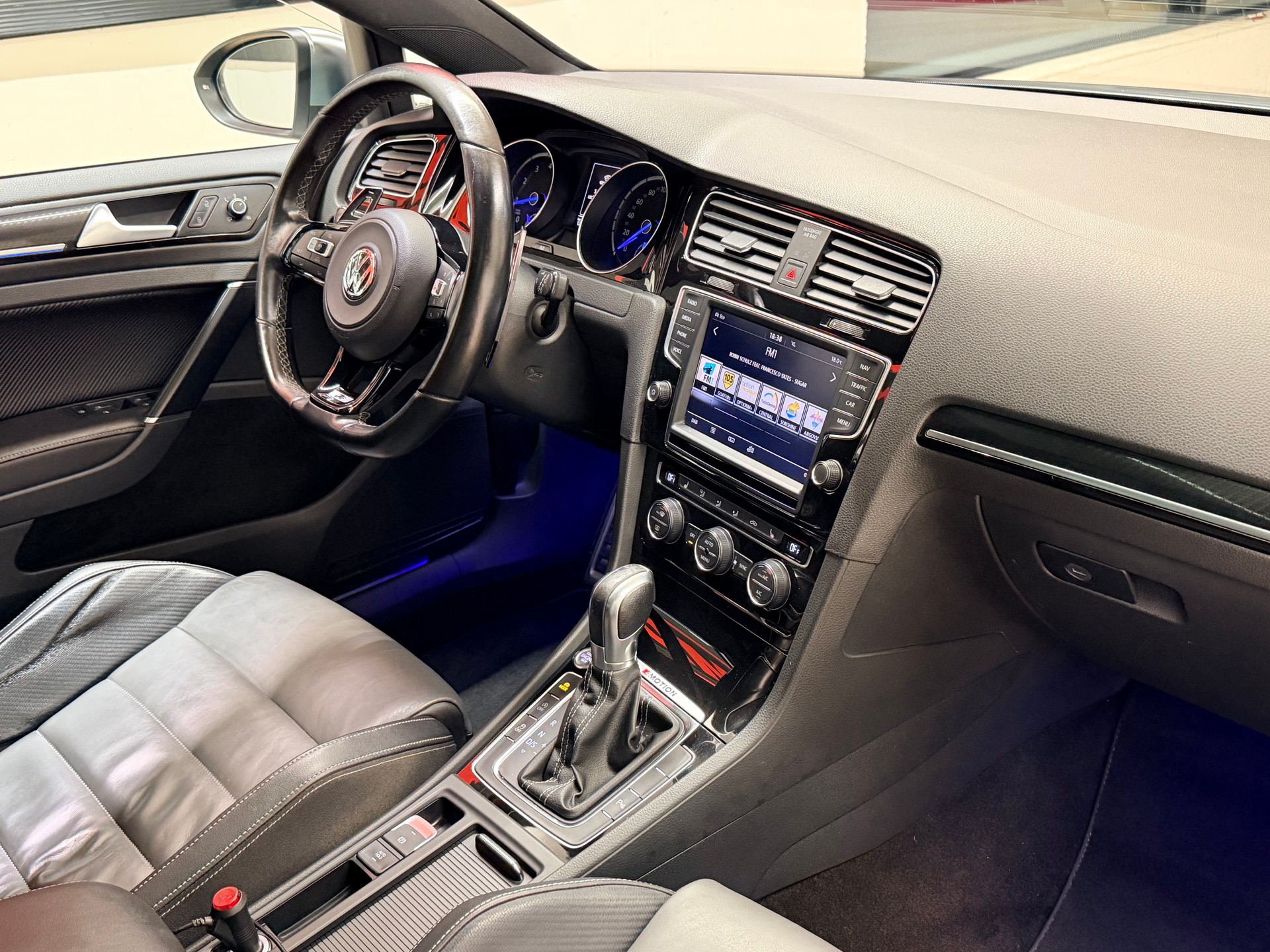VW Golf Variant 2.0 TSI R 4 Motion DSG-image-18