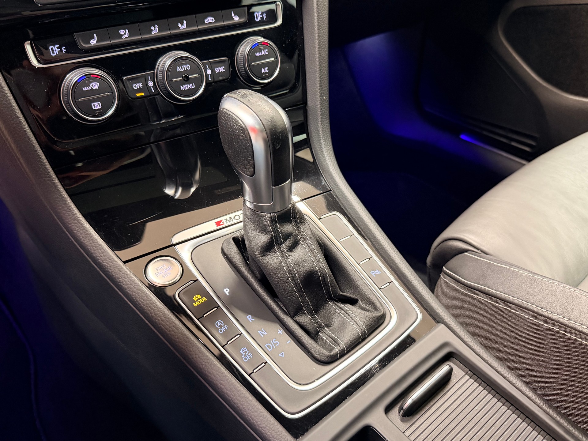 VW Golf Variant 2.0 TSI R 4 Motion DSG-image-21