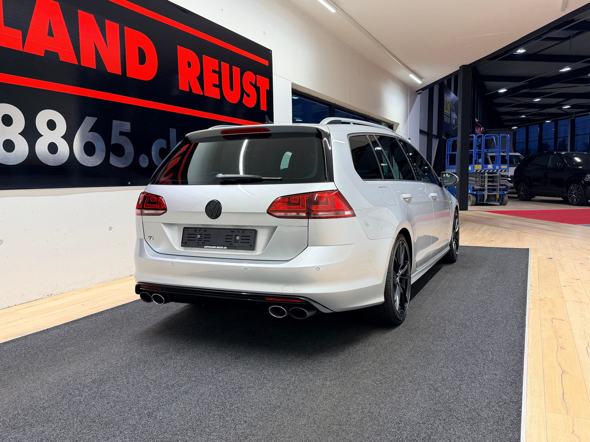 VW Golf Variant 2.0 TSI R 4 Motion DSG-image-6