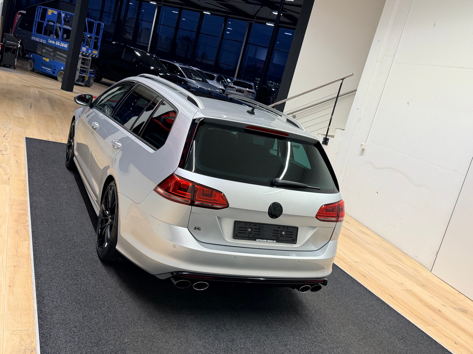 VW Golf Variant 2.0 TSI R 4 Motion DSG-image-8