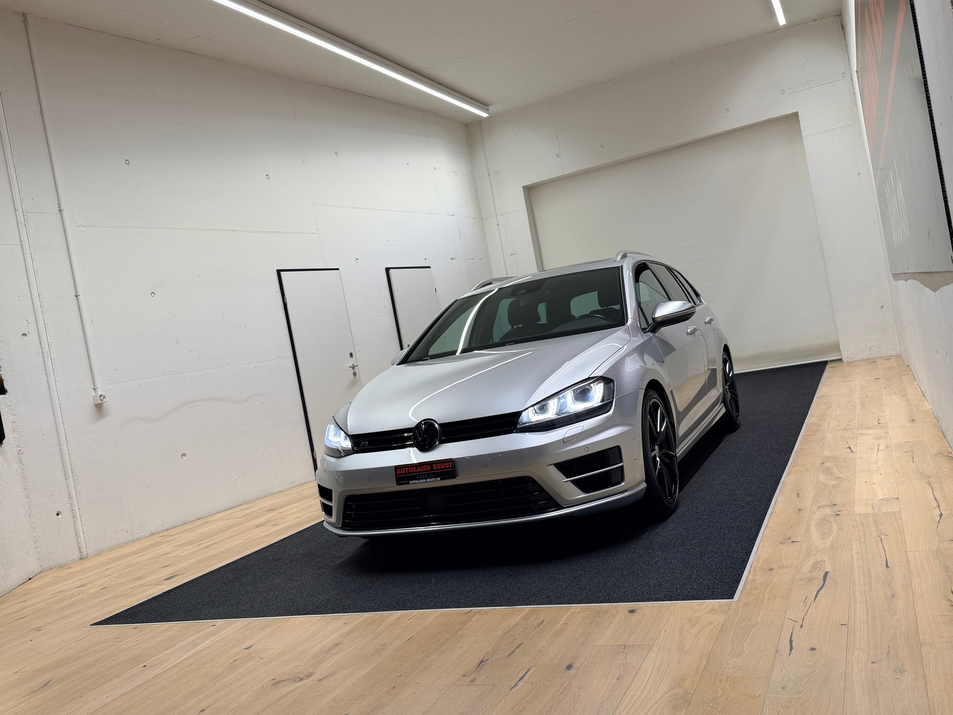 VW Golf Variant 2.0 TSI R 4 Motion DSG-image-2