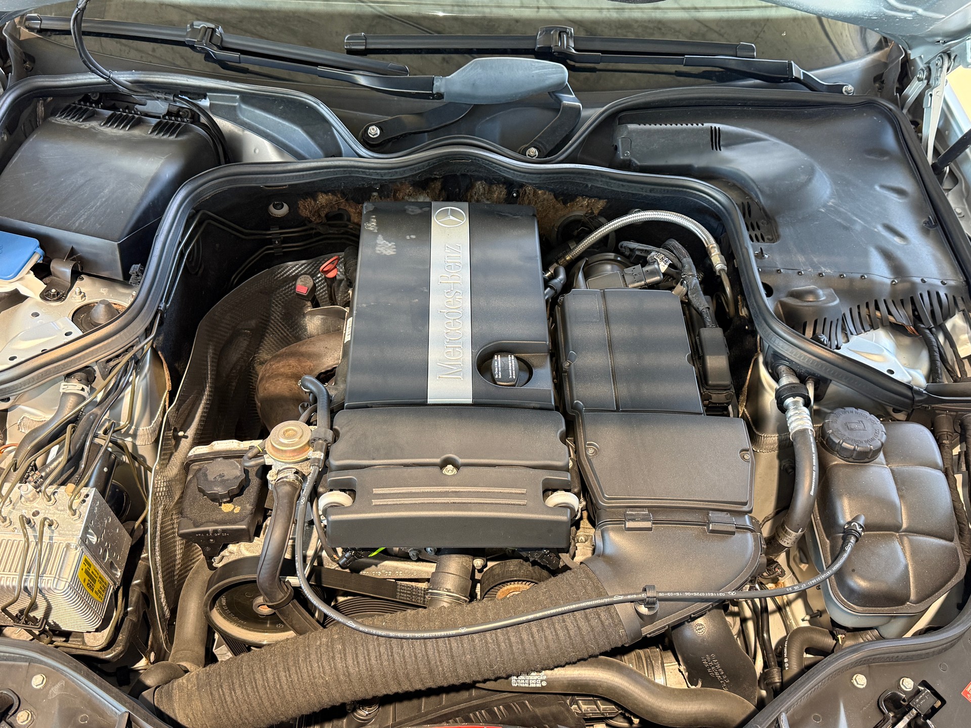 MERCEDES-BENZ E 200 Kompressor Avantgarde / Lückenloses Serviceheft / Frisch ab MFK / Sehr gepflegt-image-25