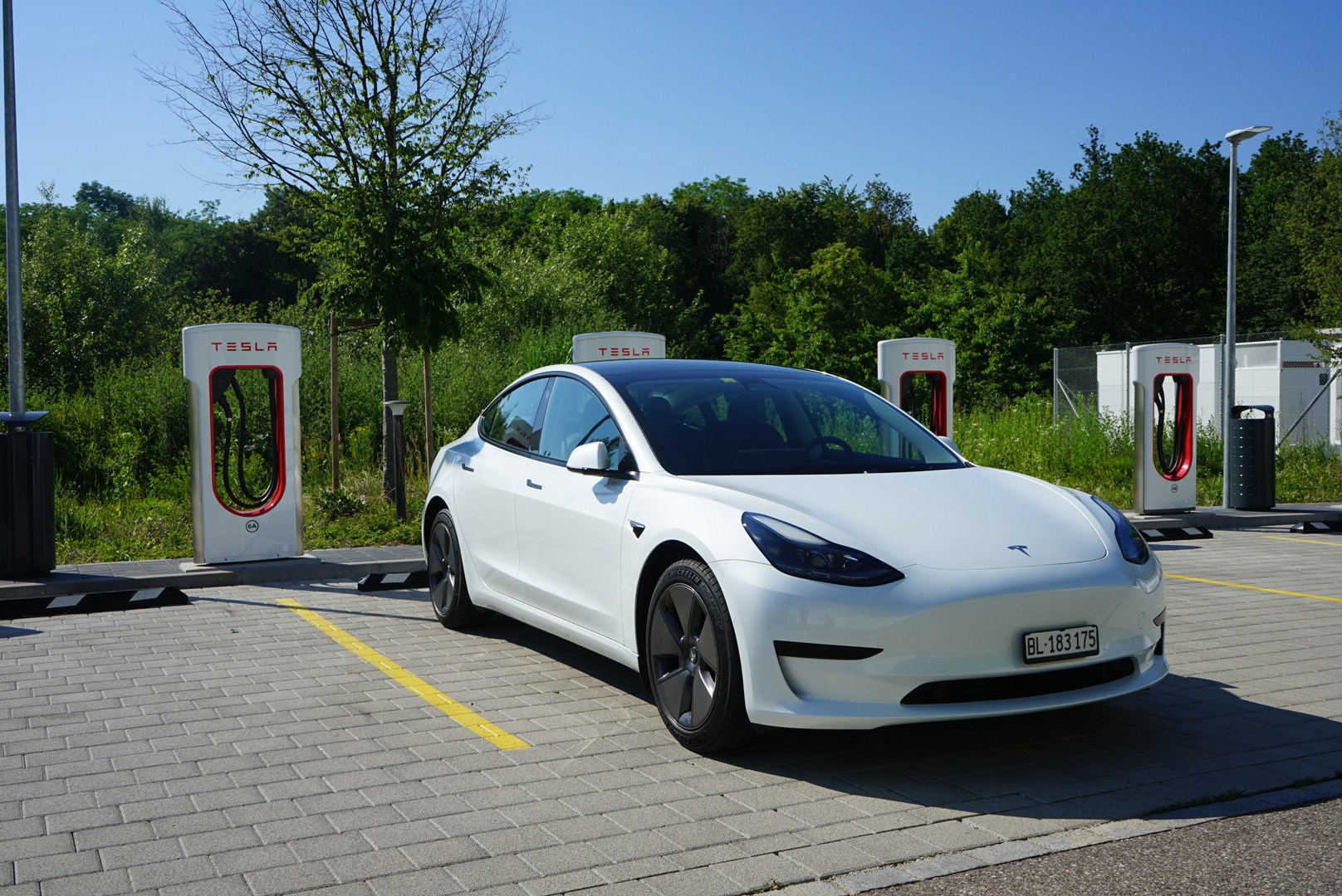 TESLA Model 3-image-0