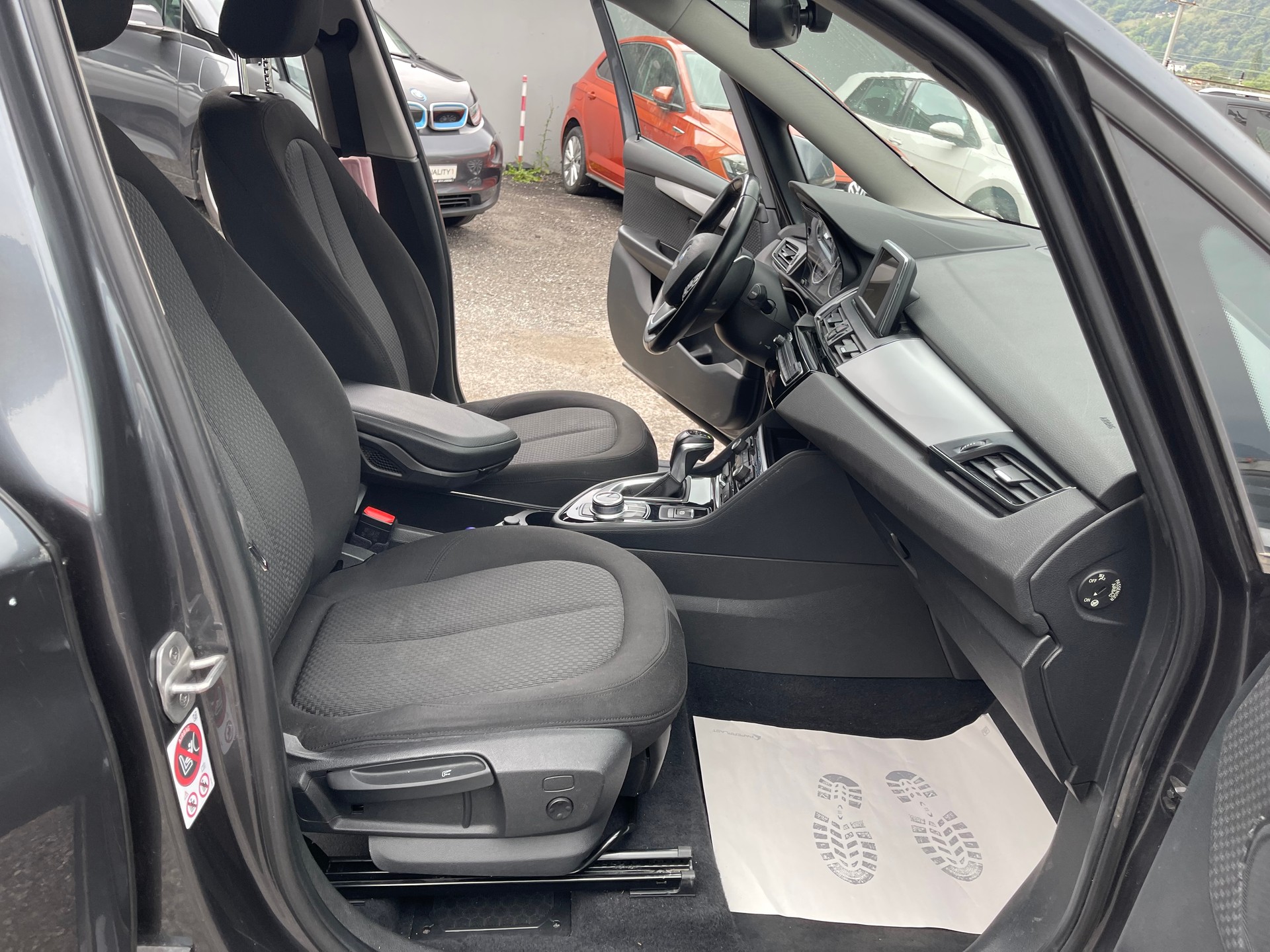 BMW 218d xDrive Gran Tourer Steptronic-image-5