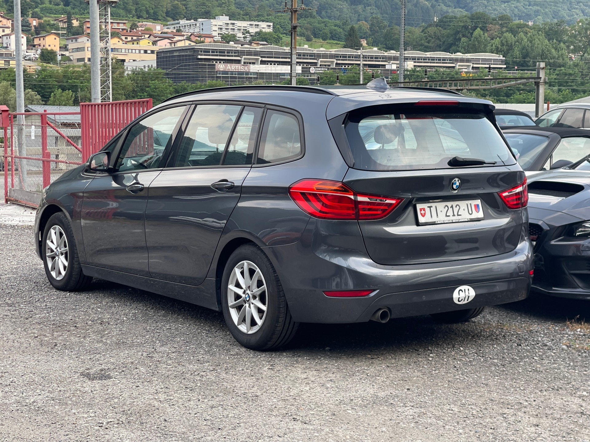 BMW 218d xDrive Gran Tourer Steptronic-image-3