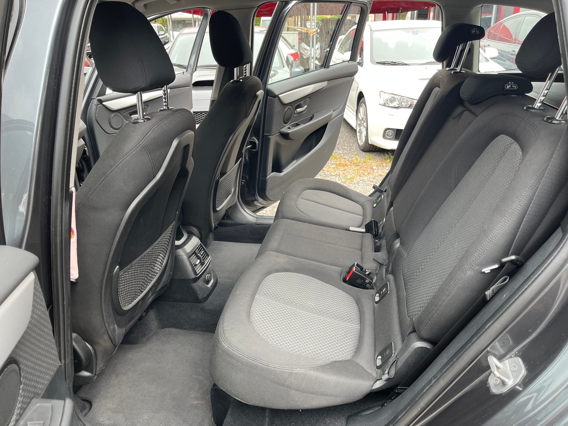 BMW 218d xDrive Gran Tourer Steptronic-image-10