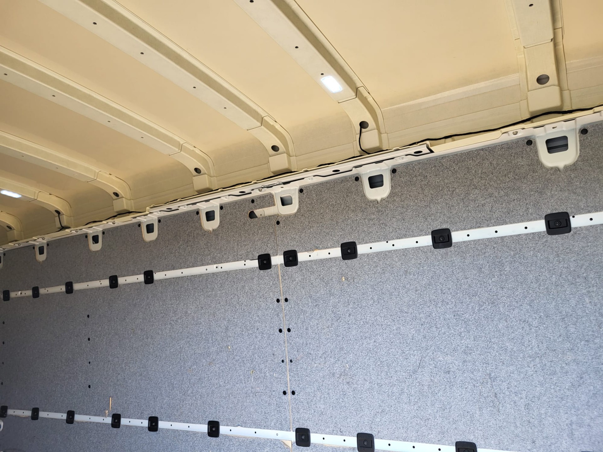 VW Crafter 35L 2.0 TDI L5-image-18
