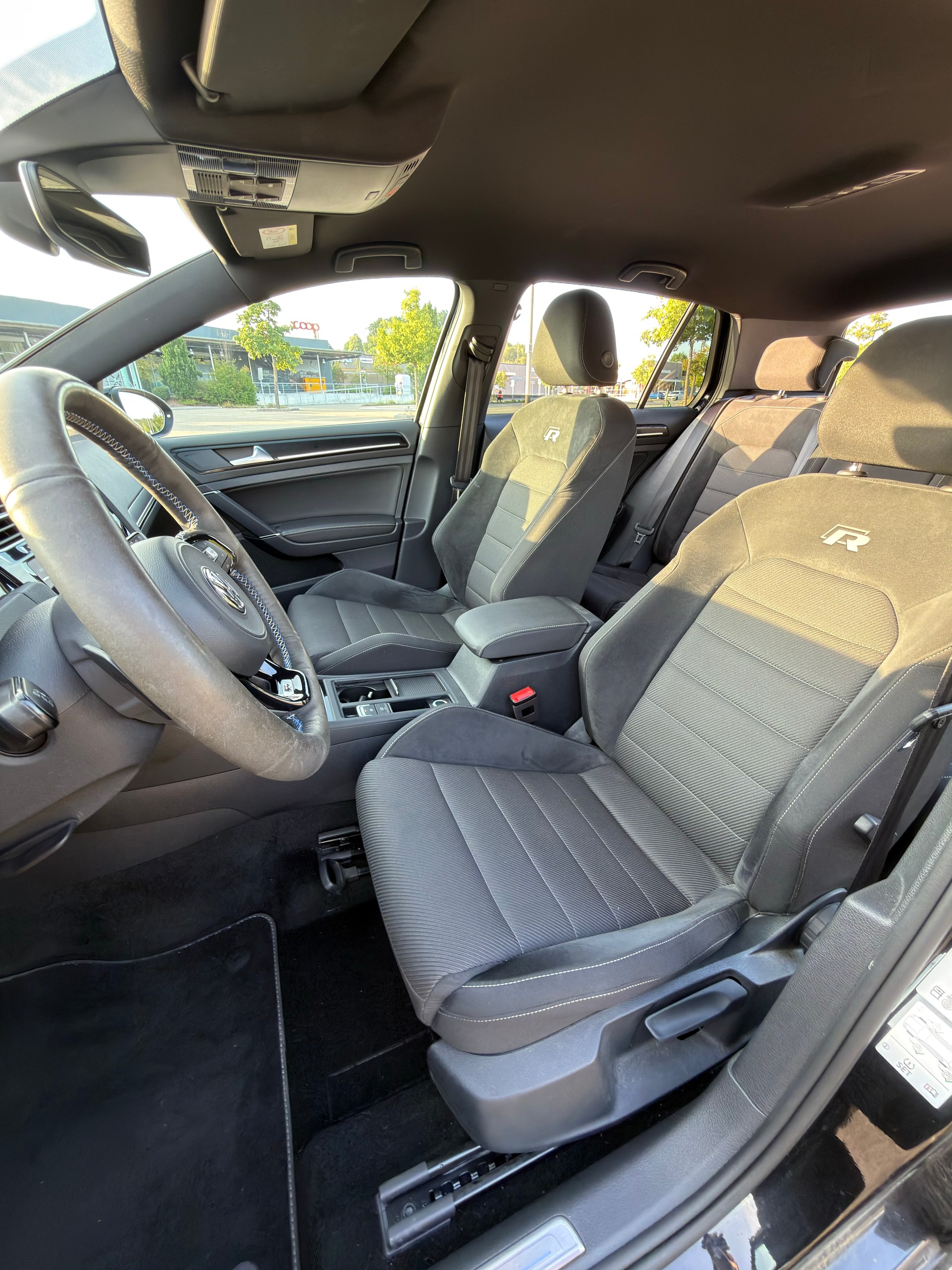 VW Golf 2.0 TSI R 4Motion DSG-image-12