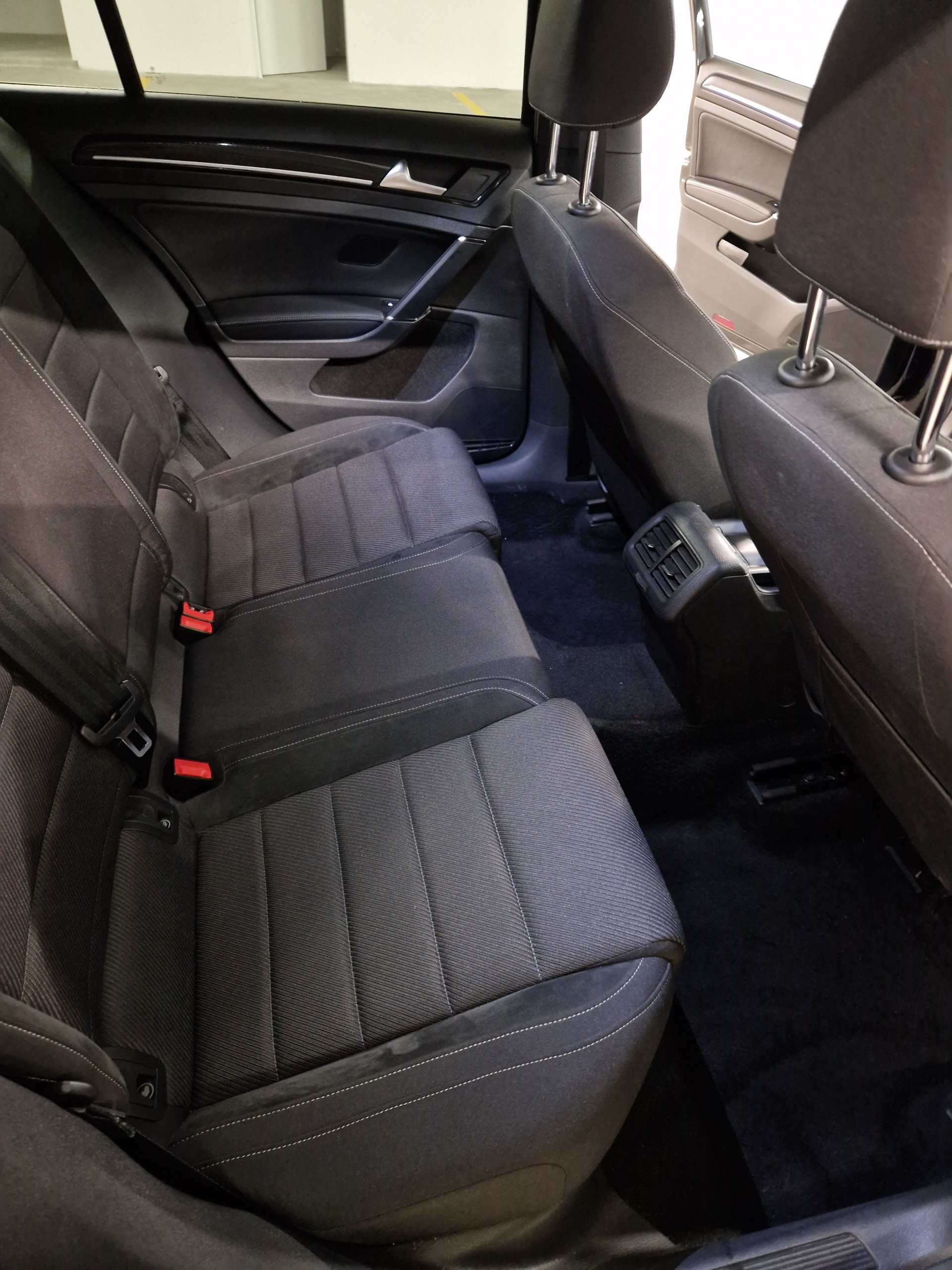VW Golf 2.0 TSI R 4Motion DSG-image-12