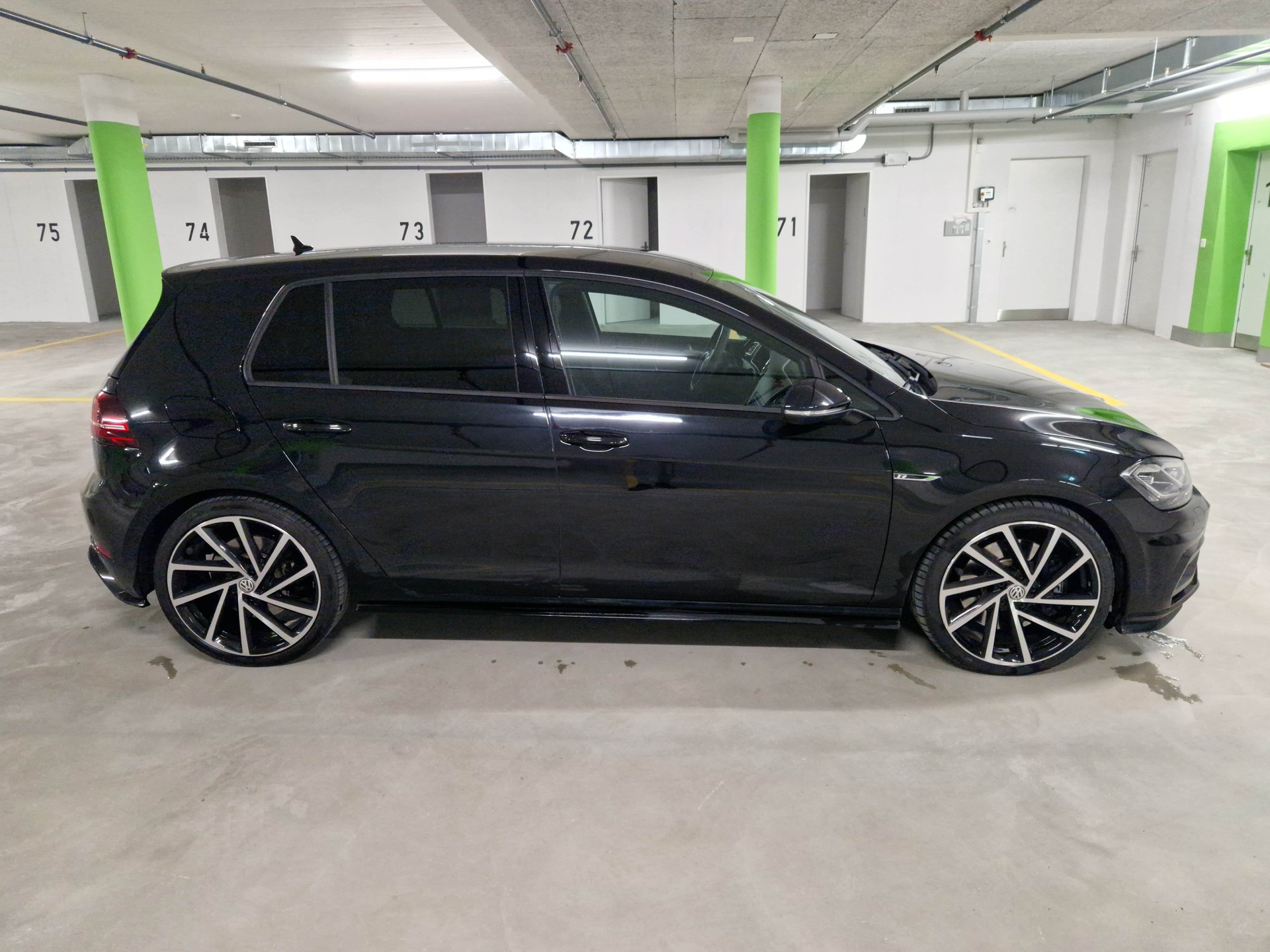 VW Golf 2.0 TSI R 4Motion DSG-image-2