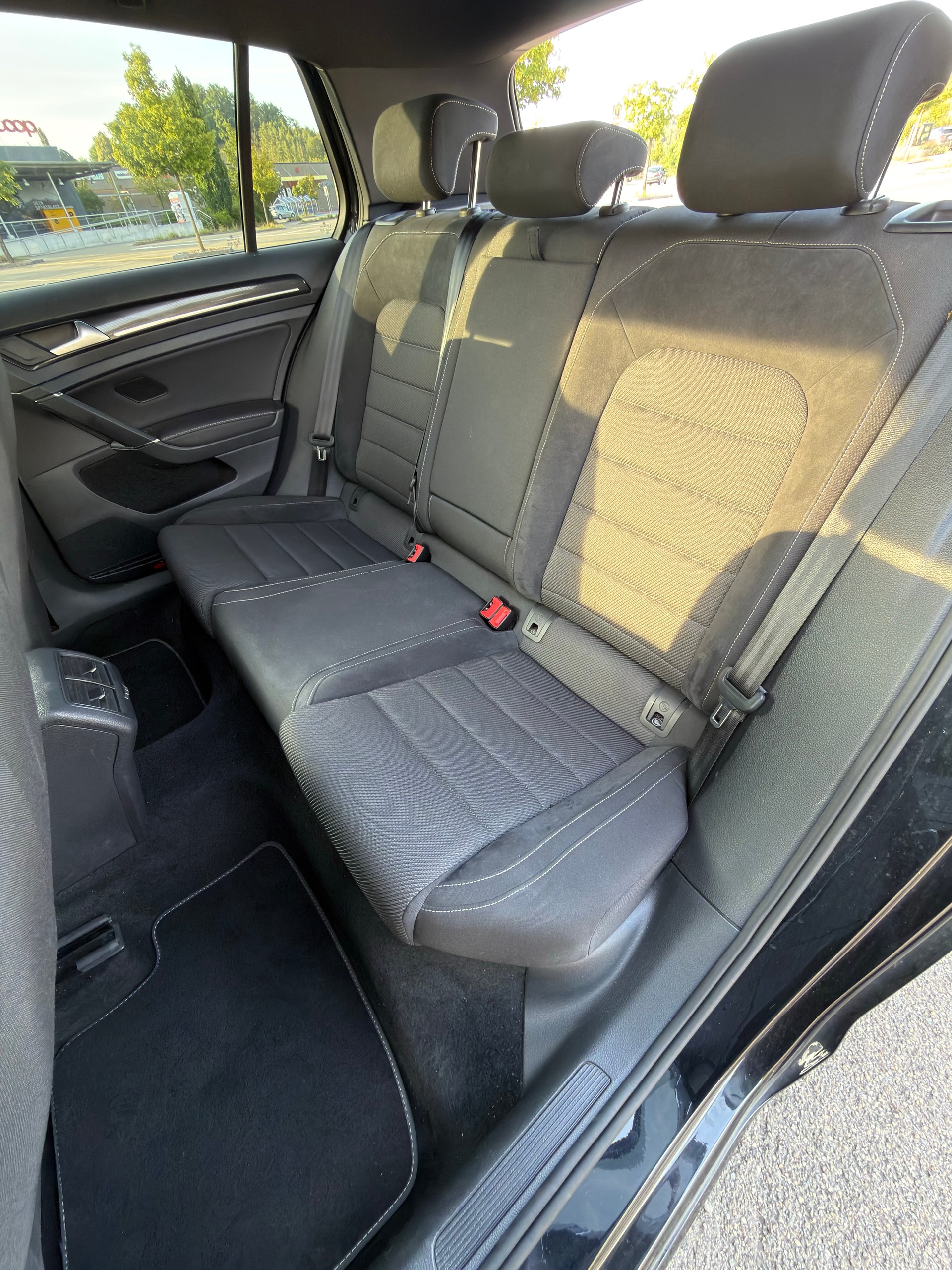 VW Golf 2.0 TSI R 4Motion DSG-image-14