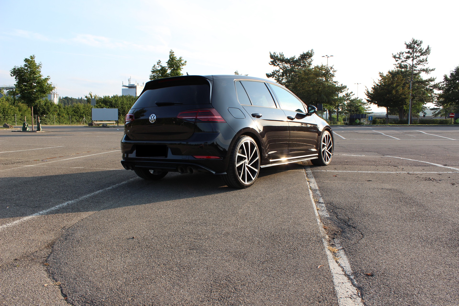 VW Golf 2.0 TSI R 4Motion DSG-image-4