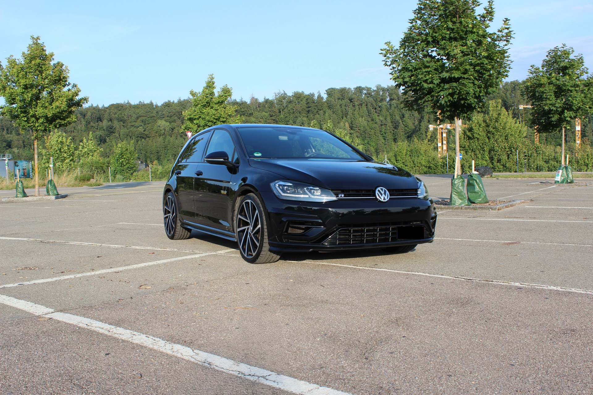 VW Golf 2.0 TSI R 4Motion DSG-image-2