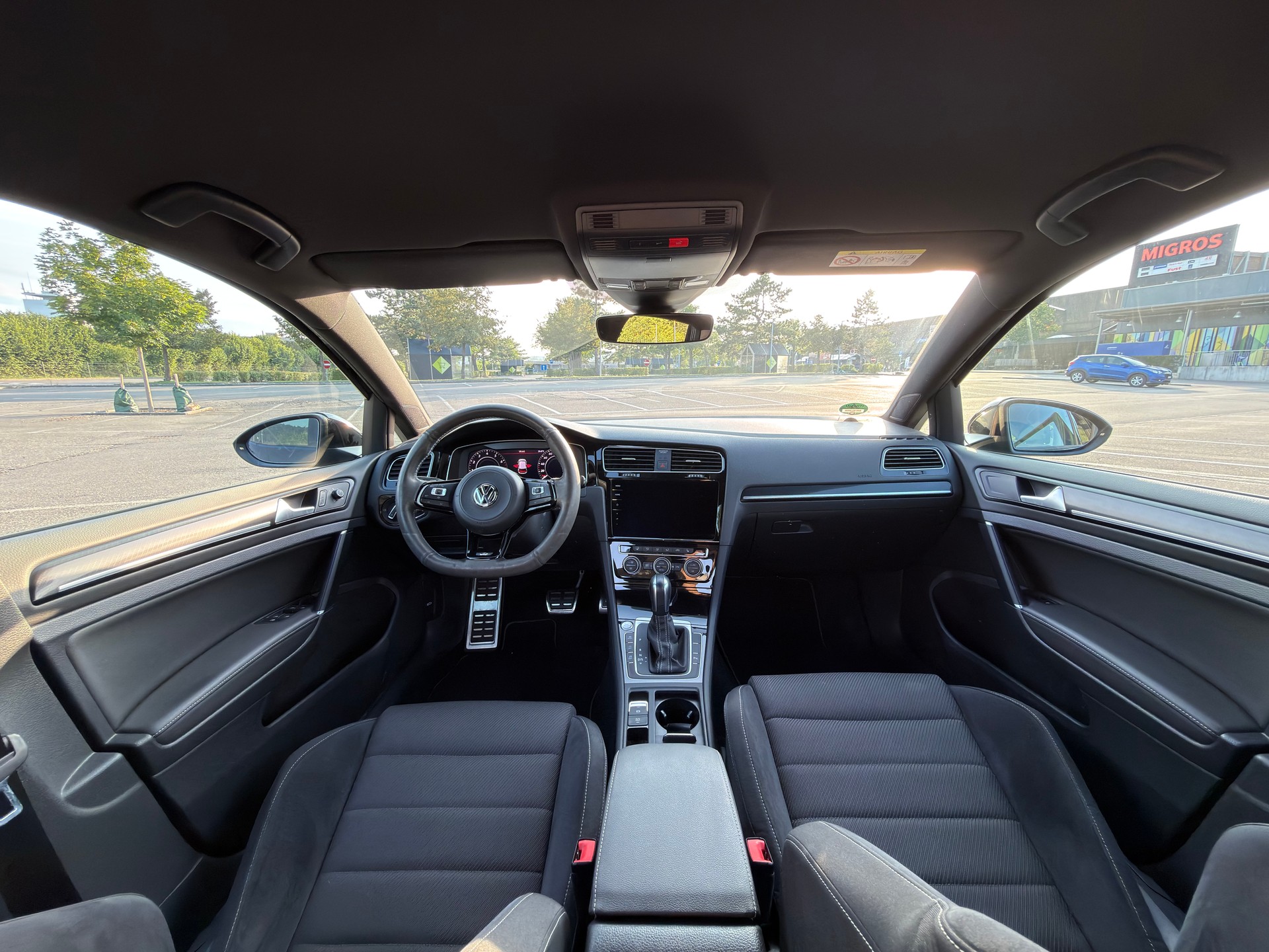 VW Golf 2.0 TSI R 4Motion DSG-image-10