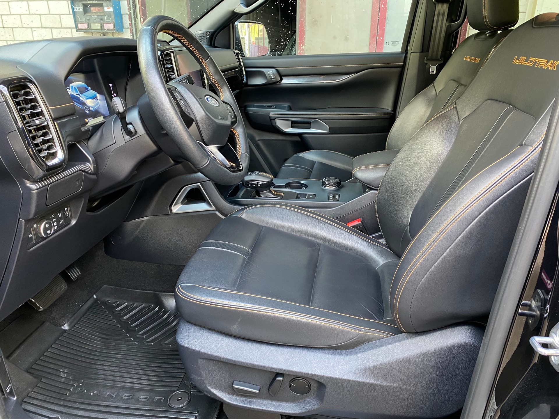 FORD Ranger Wildtrak 3.0 Eco Blue e-4WD Automat-image-2