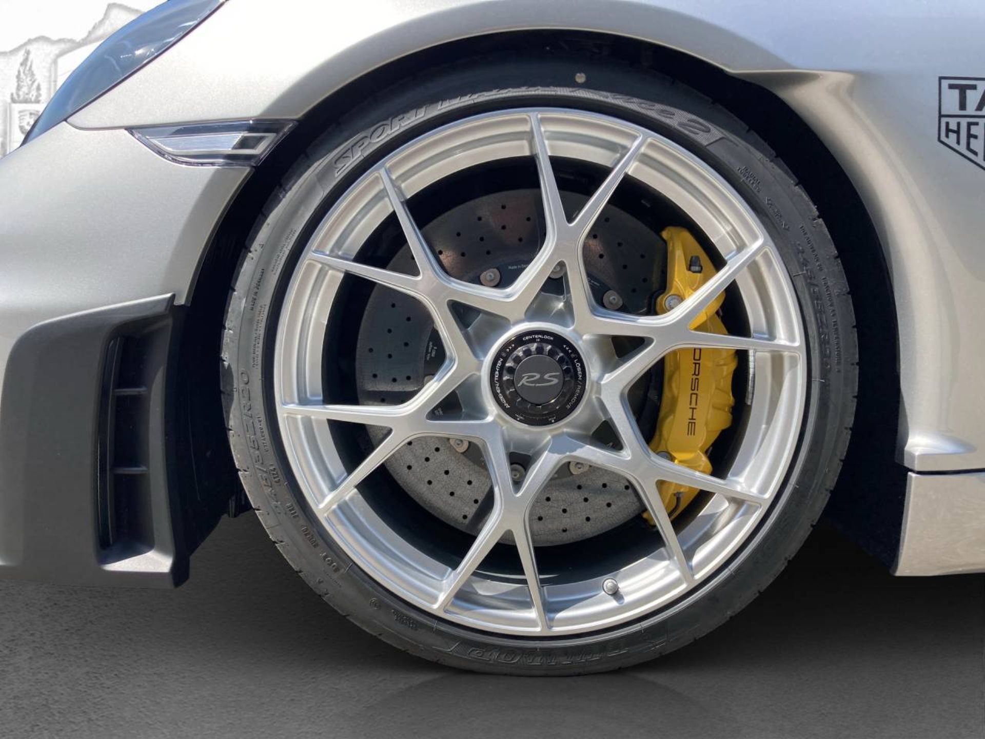 PORSCHE 718 Spyder RS-image-1
