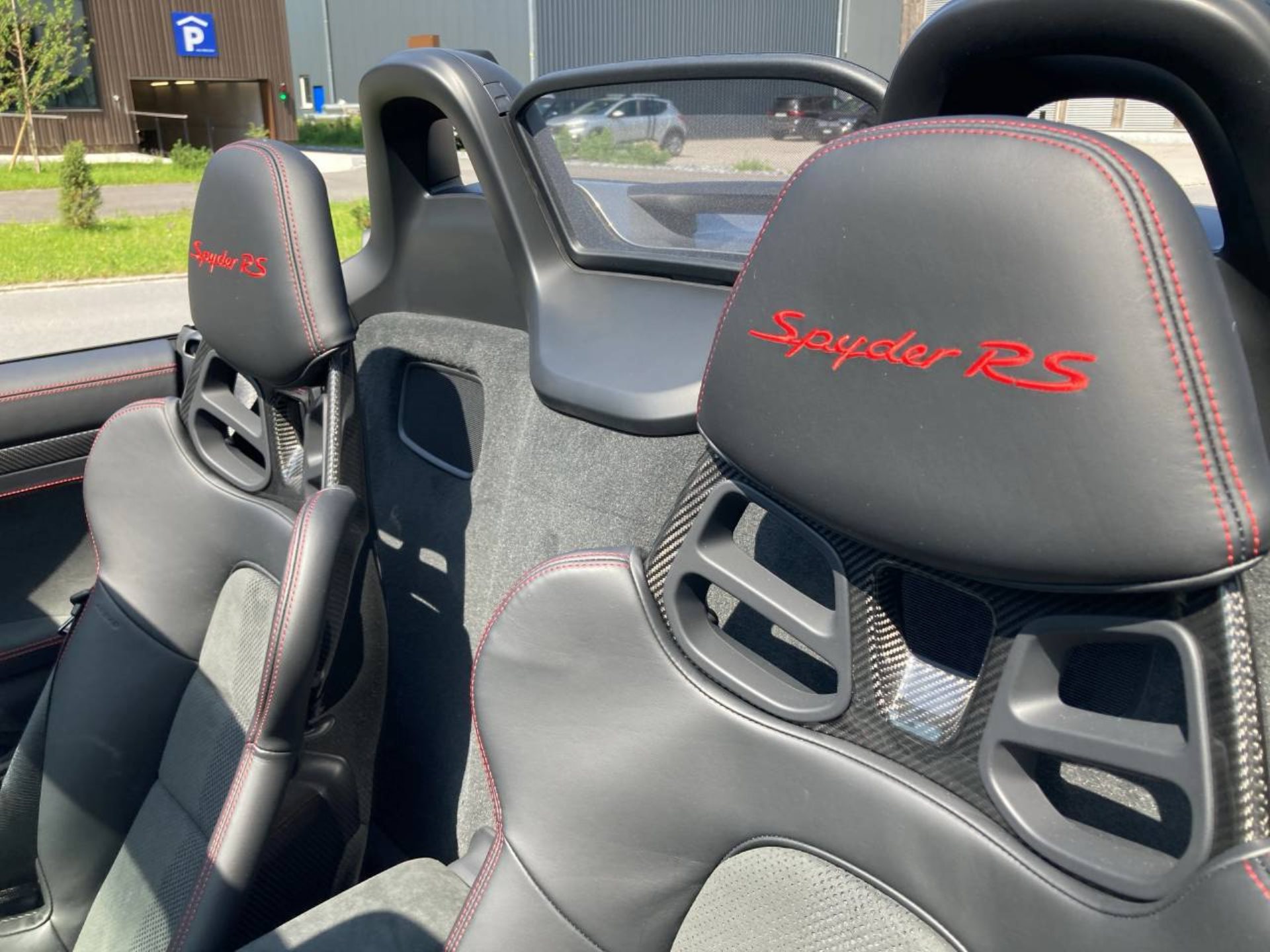 PORSCHE 718 Spyder RS-image-8