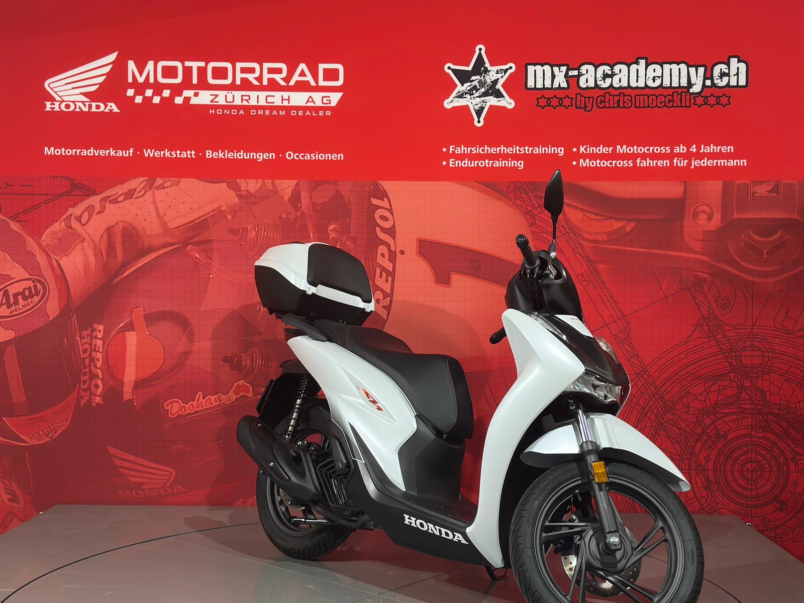 HONDA SH 125 + *Matte Pearl Cool White*-showroom-element-3