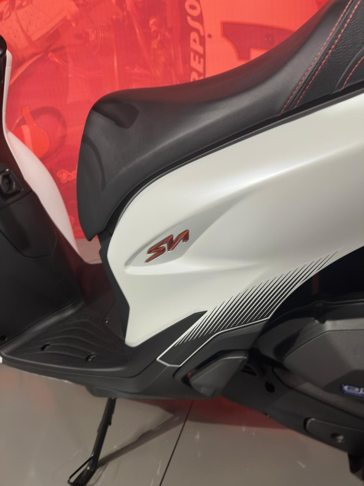 HONDA SH 125 + *Matte Pearl Cool White*-image-5