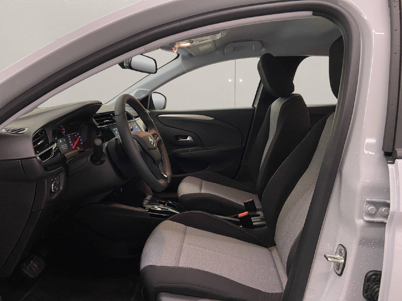 OPEL Corsa 1.2 T Hybrid Edition-image-4