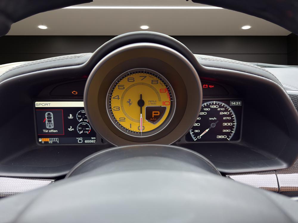 FERRARI 458 SPIDER-image-9