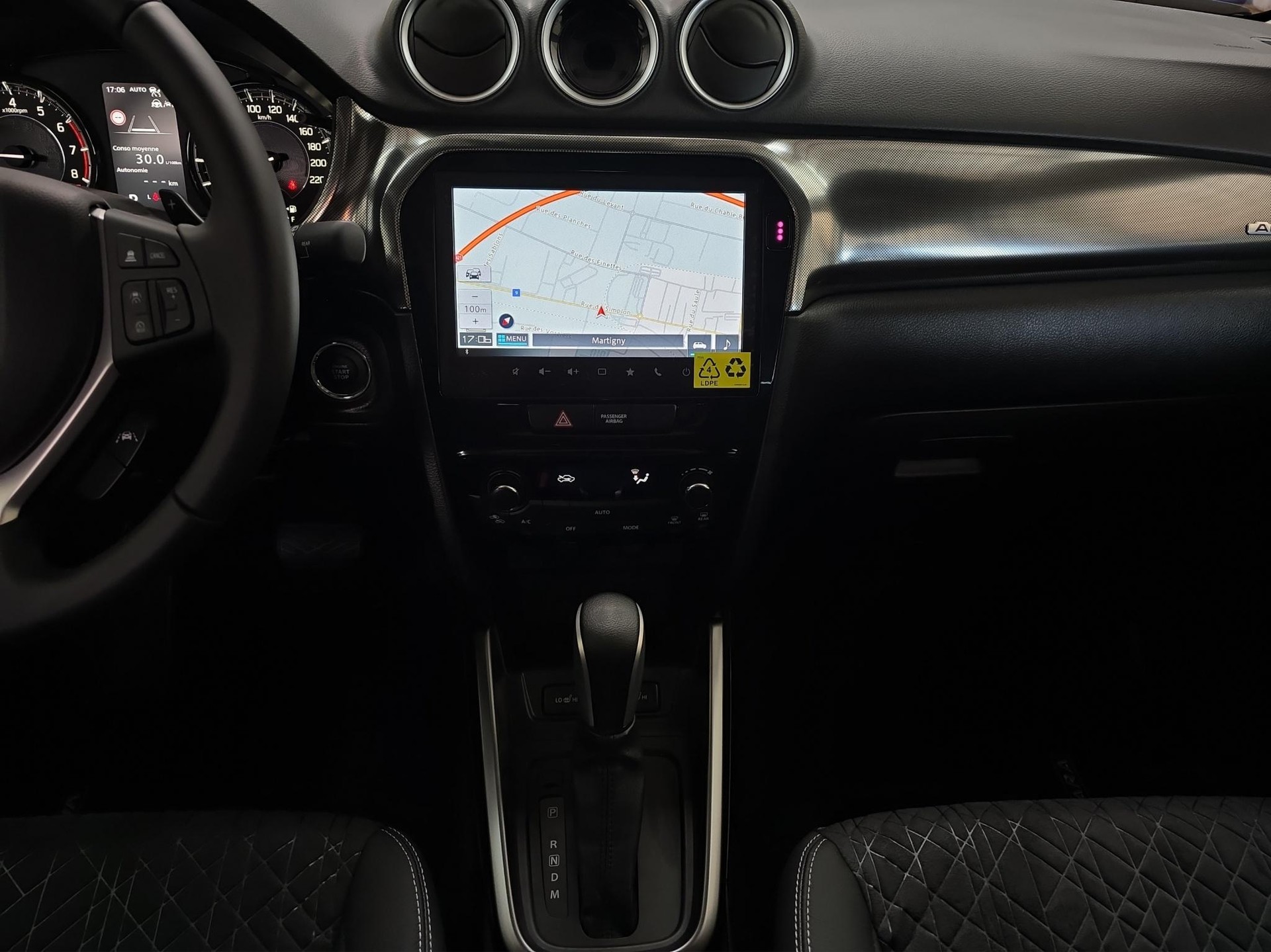 SUZUKI Vitara 1.4 T Compact Top Hybrid 4x4-image-16