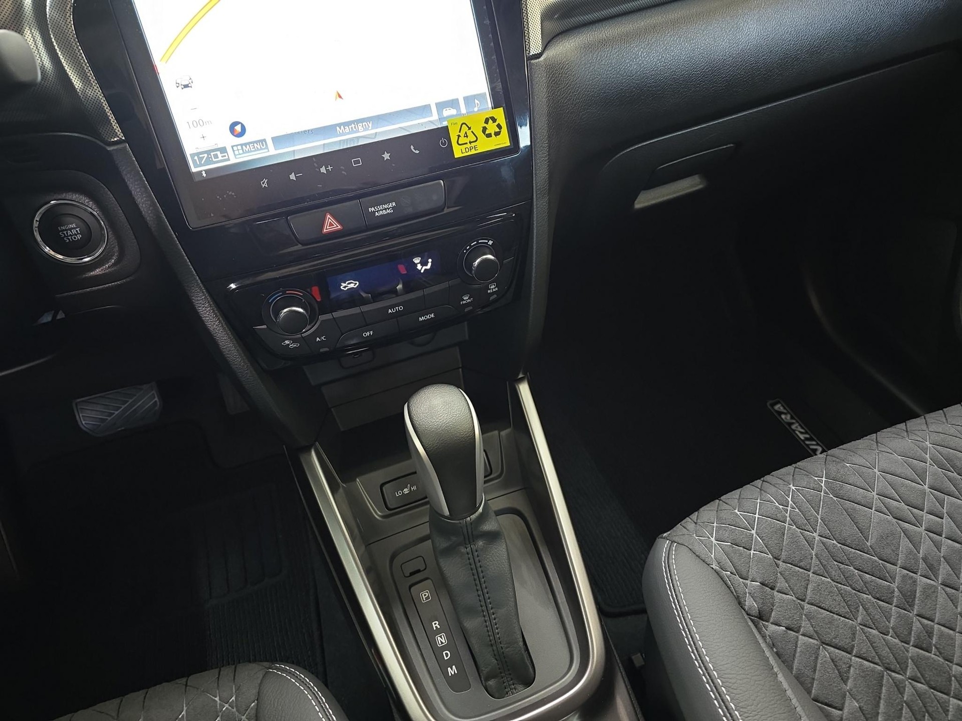 SUZUKI Vitara 1.4 T Compact Top Hybrid 4x4-image-10