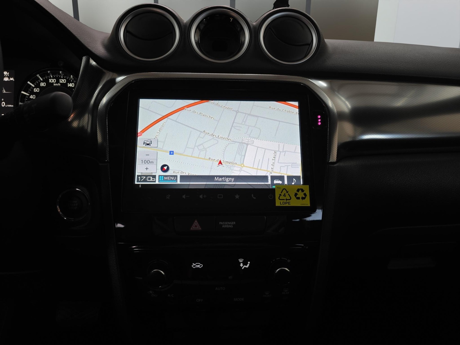 SUZUKI Vitara 1.4 T Compact Top Hybrid 4x4-image-11