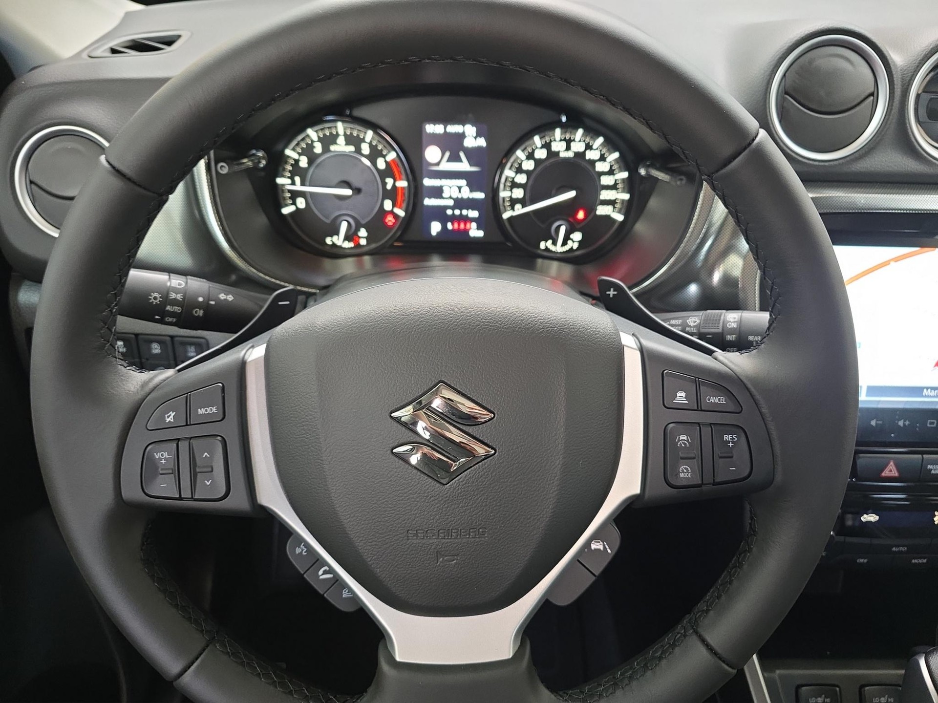 SUZUKI Vitara 1.4 T Compact Top Hybrid 4x4-image-9