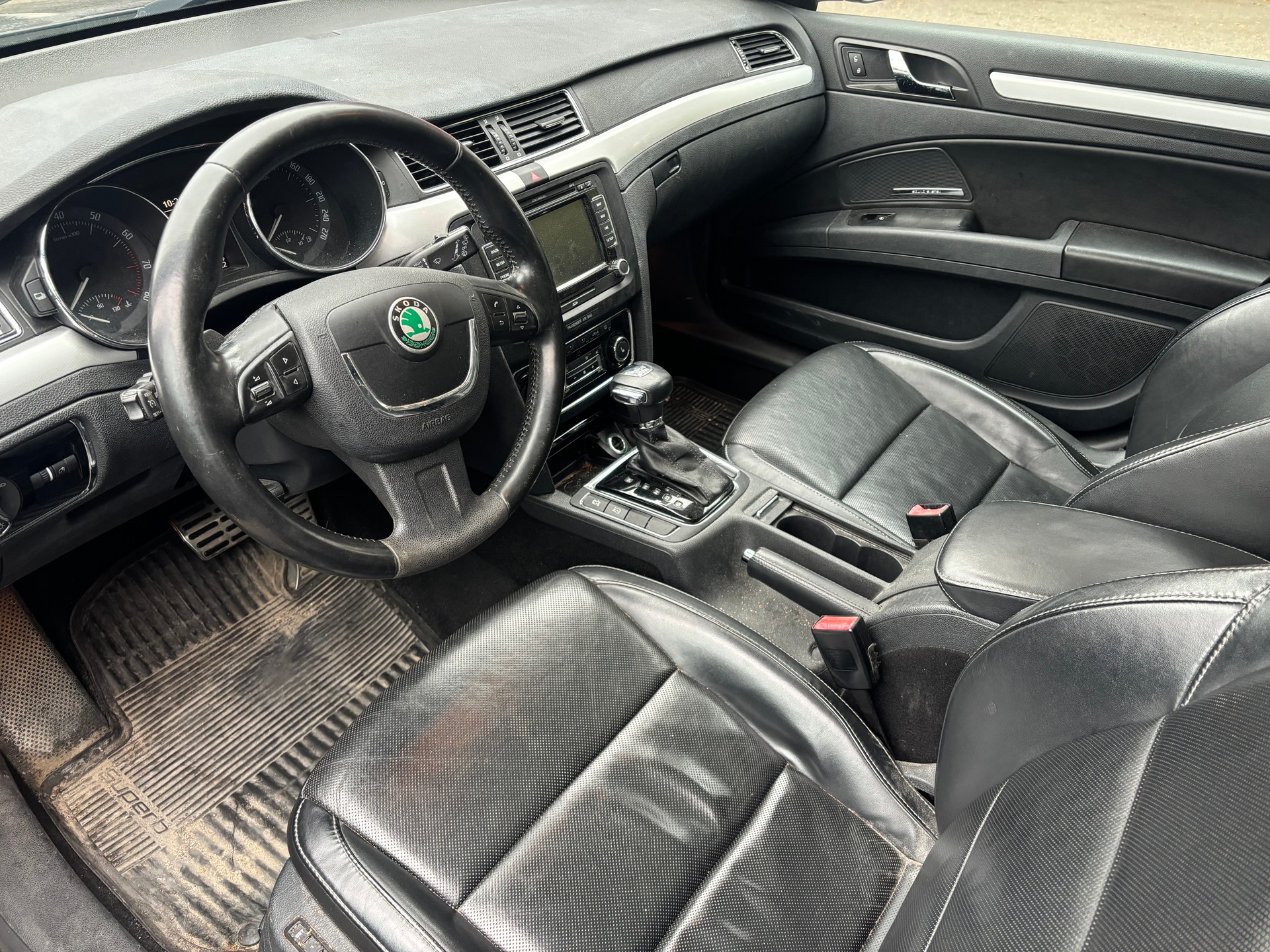 SKODA Superb Combi 3.6 FSI AllDrive 4x4 DSG-image-2